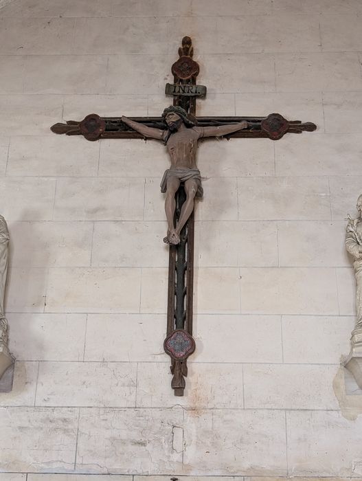 statue : Christ en Croix