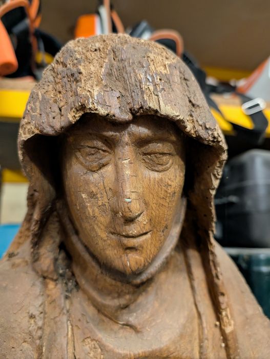 groupe sculpté : Vierge de Pitié, détail