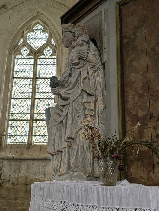 statue : Vierge à l'Enfant au raisin