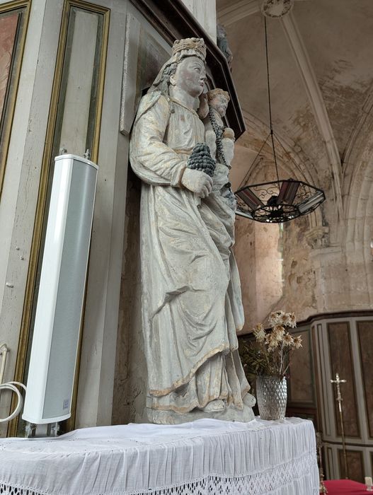 statue : Vierge à l'Enfant au raisin