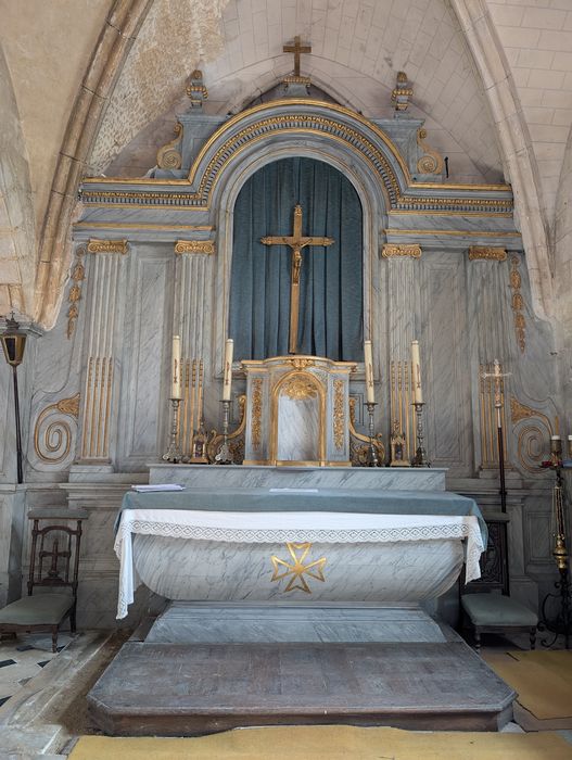 Autel (maître-autel), retable et tabernacle