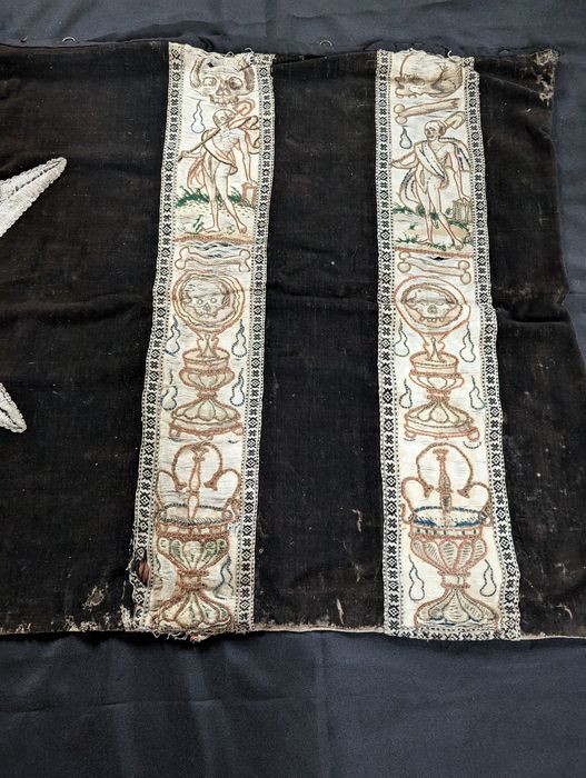 drap mortuaire, détail