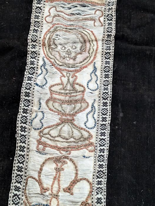 drap mortuaire, détail