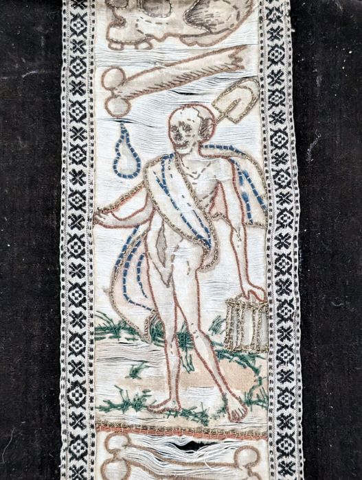 drap mortuaire, détail