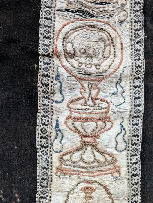 drap mortuaire, détail