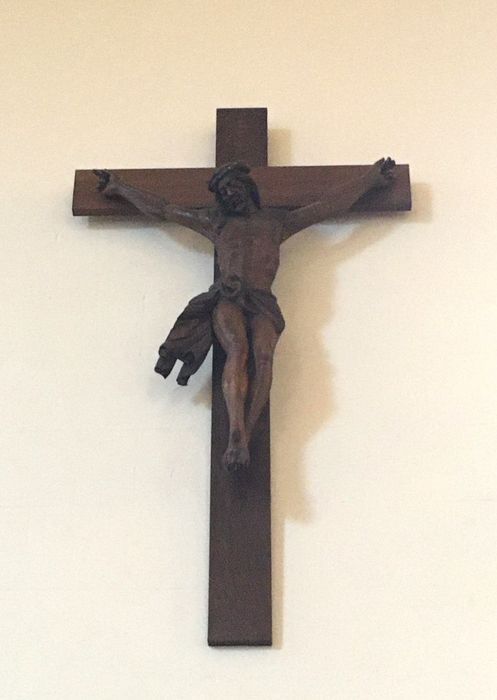 statue : Christ en croix