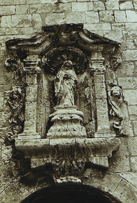 statue et sa niche : Vierge - © Ministère de la Culture (France), Conservation des antiquités et des objets d’art du Pas-de-Calais – Tous droits réservés 