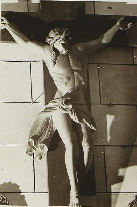 statue de calvaire : Christ en croix - © Ministère de la Culture (France), Conservation des antiquités et des objets d’art du Pas-de-Calais – Tous droits réservés 