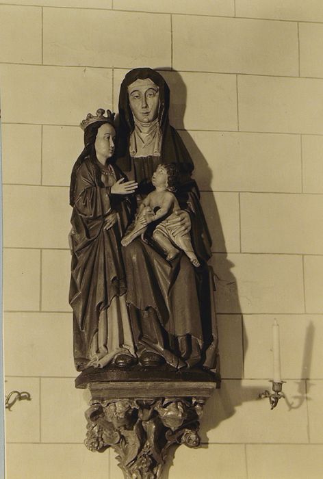 groupe sculpté : sainte Anne la Vierge et l'Enfant - © Ministère de la Culture (France), Conservation des antiquités et des objets d’art du Pas-de-Calais – Tous droits réservés