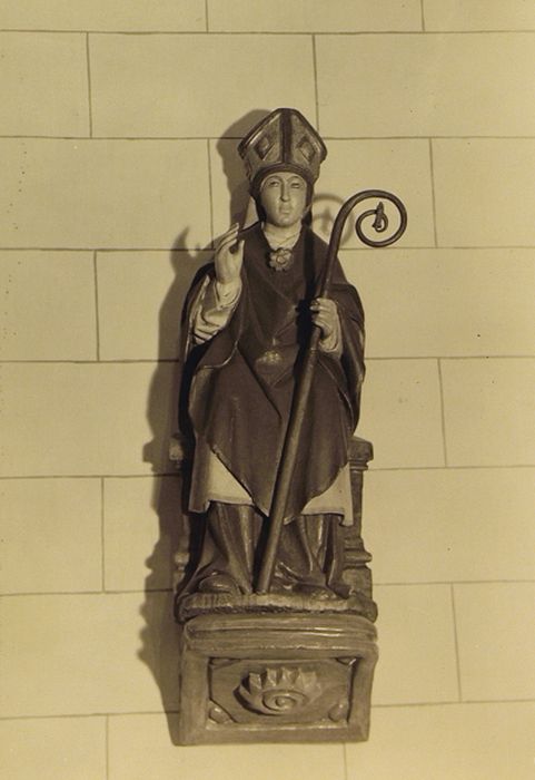 statue : saint évêque assis bénissant - © Ministère de la Culture (France), Conservation des antiquités et des objets d’art du Pas-de-Calais – Tous droits réservés