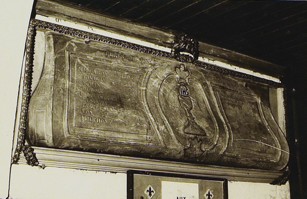 monument funéraire des curés de Rincq depuis le Révolution - © Ministère de la Culture (France), Conservation des antiquités et des objets d’art du Pas-de-Calais – Tous droits réservés