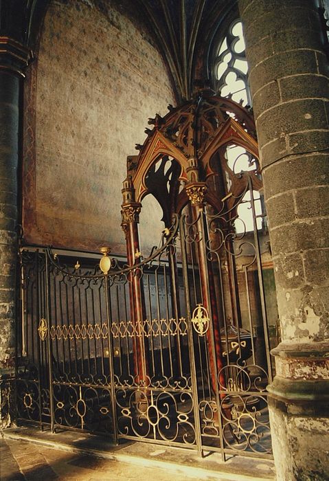 grille de clôture des fonts baptismaux