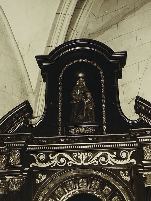groupe sculpté : Sainte Anne apprenant à lire à la Vierge - © Ministère de la Culture (France), Conservation des antiquités et des objets d’art du Pas-de-Calais – Tous droits réservés