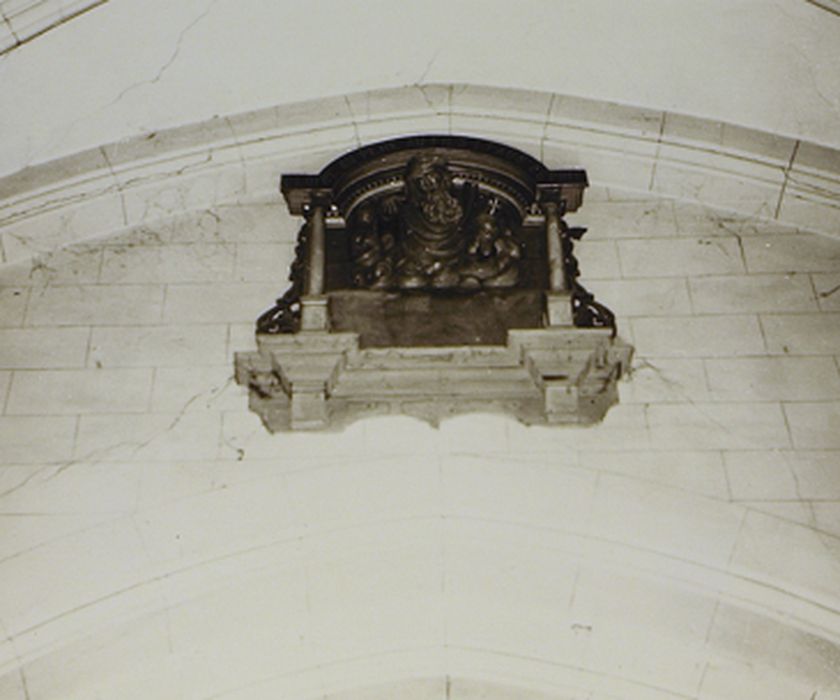 bas-relief : Dieu le Père bénissant - © Ministère de la Culture (France), Conservation des antiquités et des objets d’art du Pas-de-Calais – Tous droits réservés