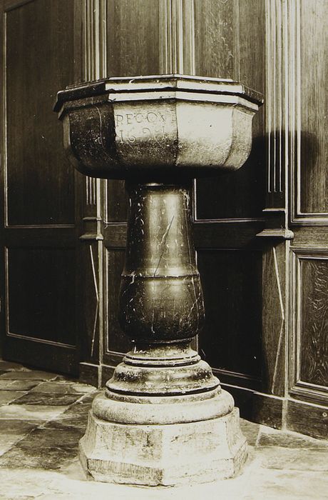 bénitier, anciens fonts baptismaux - © Ministère de la Culture (France), Conservation des antiquités et des objets d’art du Pas-de-Calais – Tous droits réservés
