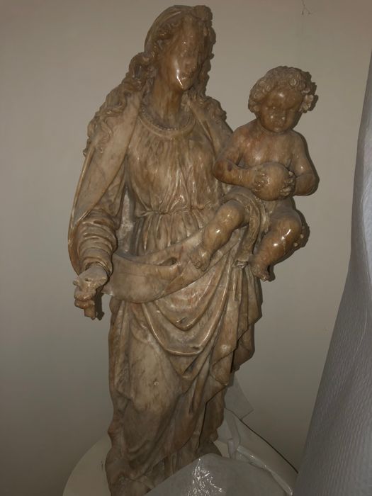 statue : Vierge à l'Enfant