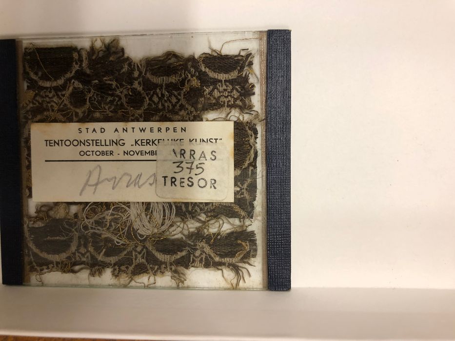 pièce de tissu (suaire à reliques)