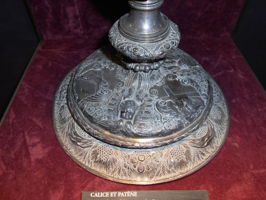 calice, détail du pied - © Ministère de la Culture (France), Conservation des antiquités et des objets d’art du Pas-de-Calais – Tous droits réservés 