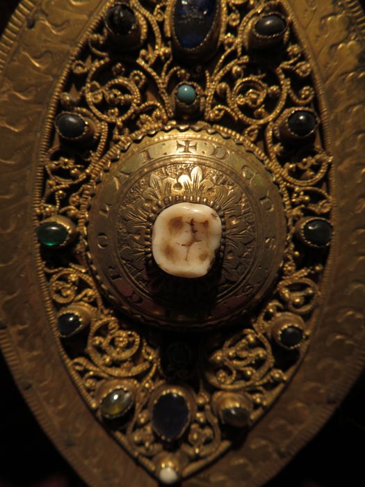 reliquaire phylactère de la dent de saint Nicolas, détail - © Ministère de la Culture (France), Conservation des antiquités et des objets d’art du Pas-de-Calais – Tous droits réservés 