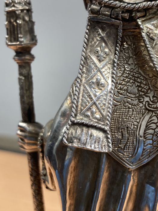 statuette-reliquaire : saint Nicolas, détail