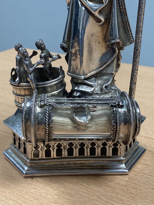 statuette-reliquaire : saint Nicolas, détail