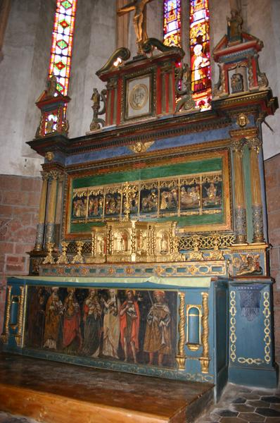 autel, retable, groupes sculptés (8) : scènes de la Passion (maître-autel), vue générale du tabernacle - © Ministère de la Culture (France), Conservation des antiquités et objets d'art du Puy-de-Dôme – Tous droits réservés