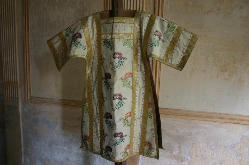 dalmatiques (2), vue générale d'une des dalmatiques - © Ministère de la Culture (France), Conservation des antiquités et objets d'art du Puy-de-Dôme – Tous droits réservés
