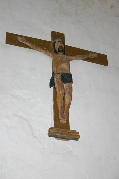 statue : Christ en croix, vue générale - © Ministère de la Culture (France), Conservation des antiquités et objets d'art du Puy-de-Dôme – Tous droits réservés
