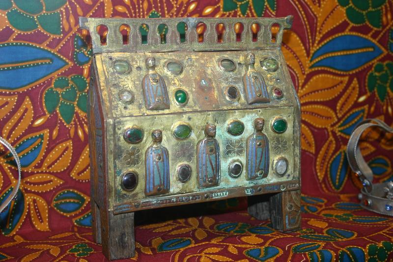 châsse, vue générale - © Ministère de la Culture (France), Conservation des antiquités et objets d'art du Puy-de-Dôme – Tous droits réservés