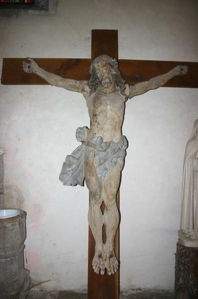 statue : Christ en croix, vue générale - © Ministère de la Culture (France), Conservation des antiquités et objets d'art du Puy-de-Dôme – Tous droits réservés