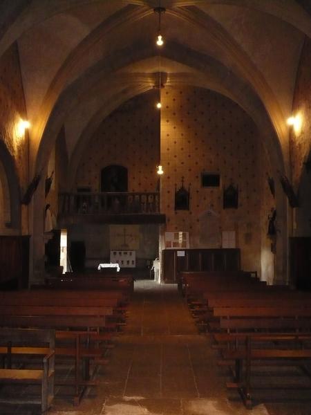 Église : vue de la nef depuis le choeur