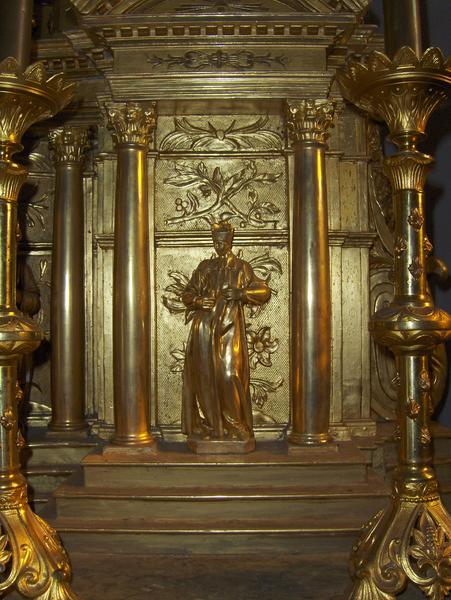 autel, tabernacle, exposition : détail de la statuette située à l'extrémité destre du retable