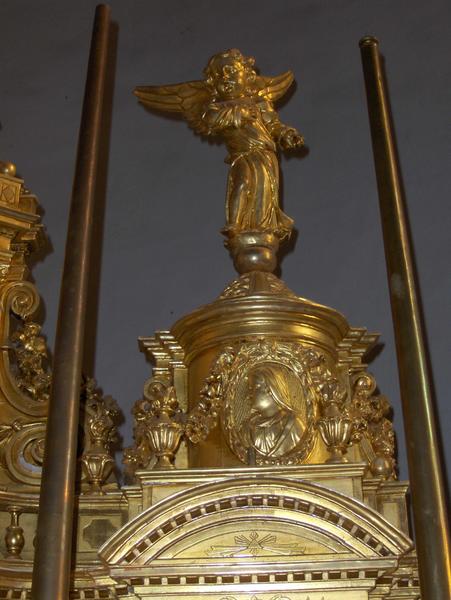 autel, tabernacle, exposition : détail de la partie supérieure côté destre du tabernacle