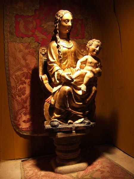 statue : Vierge à l'enfant : vue générale - © Ministère de la Culture (France), Conservation des antiquités et objets d'art du Puy-de-Dôme – Tous droits réservés