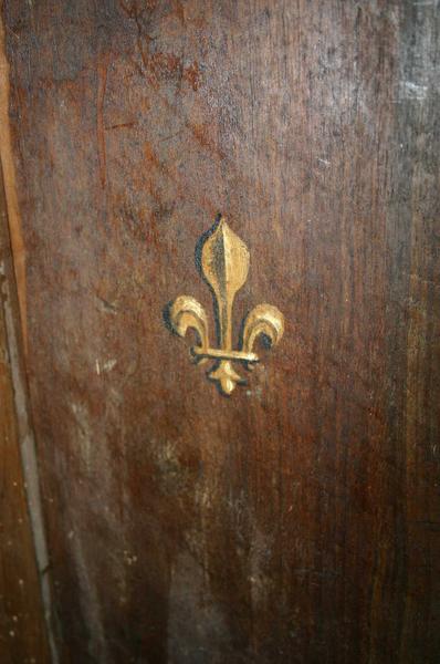 armoire à reliquaires : détail d'un motif peint à l'intérieur de l'armoire