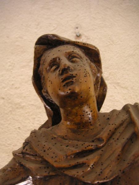 statue : la Vierge de l'Assomption : détail du visage - © Ministère de la Culture (France), Conservation des antiquités et objets d'art du Puy-de-Dôme – Tous droits réservés