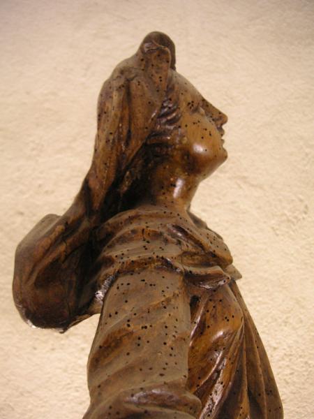 statue : la Vierge de l'Assomption : détail du visage de profil - © Ministère de la Culture (France), Conservation des antiquités et objets d'art du Puy-de-Dôme – Tous droits réservés