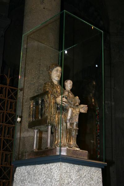 statue : Vierge en majesté