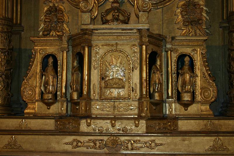 autel, retable, tabernacle, 2 gradins, 7 statues : vue générale du tabernacle