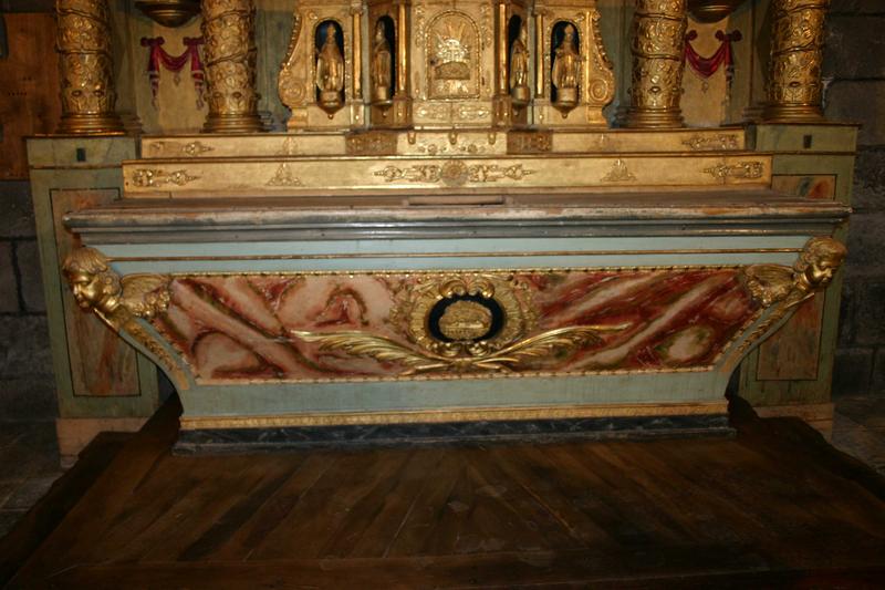 autel, retable, tabernacle, 2 gradins, 7 statues : vue générale de l'autel