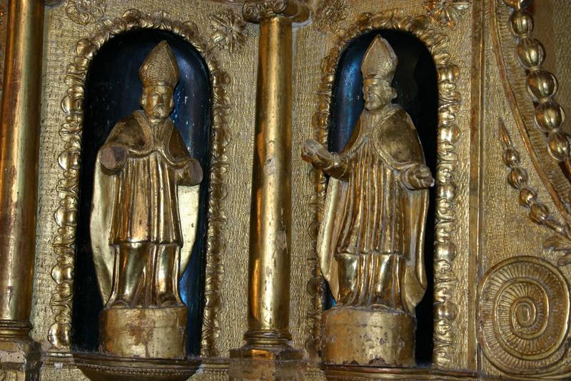 autel, retable, tabernacle, 2 gradins, 7 statues : tabernacle, détail de deux statuettes