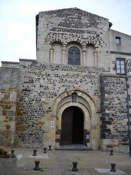 ancienne abbaye bénédictine Saint-Pierre : vue de la façade occidentale