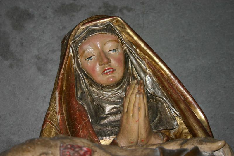 groupe sculpté : Vierge de pitié : groupe sculpté : Vierge de pitié : détail du visage de la Vierge