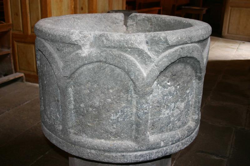 font baptismaux : vue de la cuve