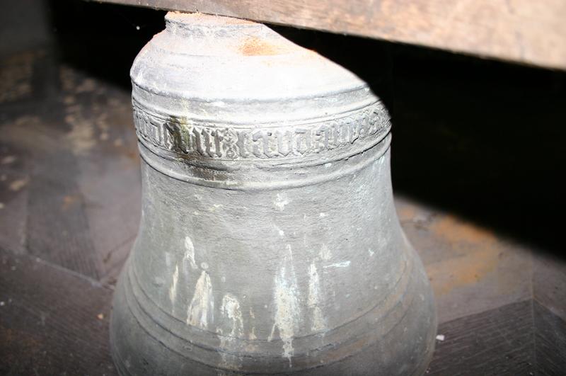 cloche, vue partielle - © Ministère de la Culture (France), Conservation des antiquités et objets d'art du Puy-de-Dôme – Tous droits réservés