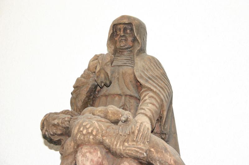 groupe sculpté dit Notre-Dame-d'Alliance : Vierge de Pitié, vue partielle - © Ministère de la Culture (France), Conservation des antiquités et objets d'art du Puy-de-Dôme – Tous droits réservés