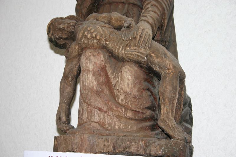 groupe sculpté dit Notre-Dame-d'Alliance : Vierge de Pitié, vue partielle - © Ministère de la Culture (France), Conservation des antiquités et objets d'art du Puy-de-Dôme – Tous droits réservés