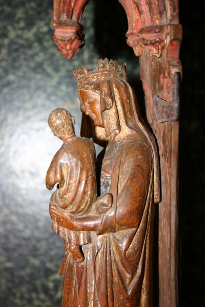 statue (statuette) : Vierge à l'Enfant dite Notre-Dame-de-Grâce, vue partielle