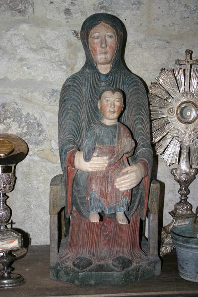 statue : Vierge en majesté, vue générale - © Ministère de la Culture (France), Conservation des antiquités et objets d'art du Puy-de-Dôme – Tous droits réservés