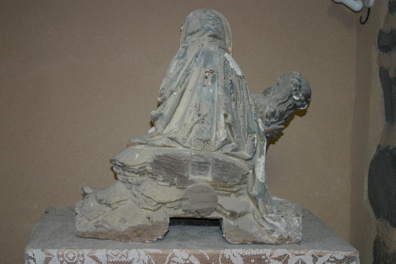groupe sculpté : Vierge de Pitié, détail - © Ministère de la Culture (France), Conservation des antiquités et objets d'art du Puy-de-Dôme – Tous droits réservés